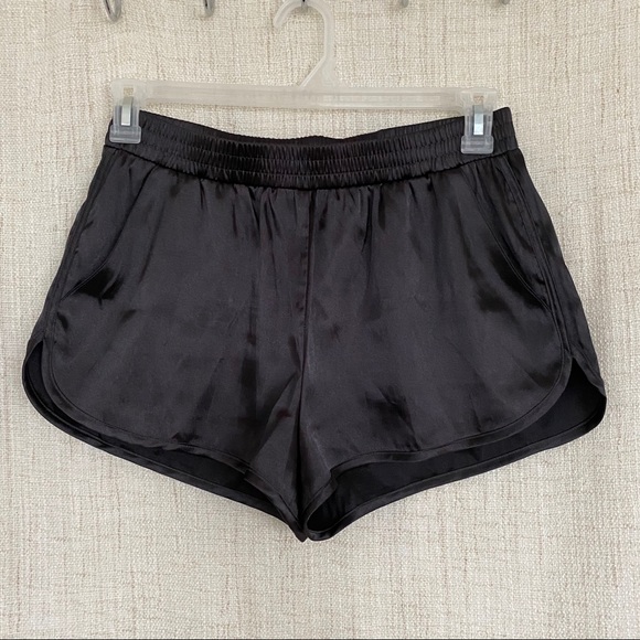 ✨Satin Shorts - Picture 2 of 5